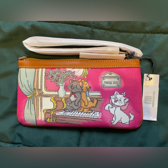 NWT Dooney & Burke Disney Aristocats Pink Wristlet/ Zip Wallet - Picture 2 of 11